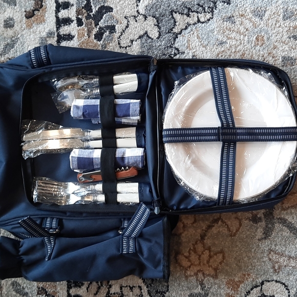 Picnic bag for 2 with insulated zipper cooler. - Picture 4 of 5